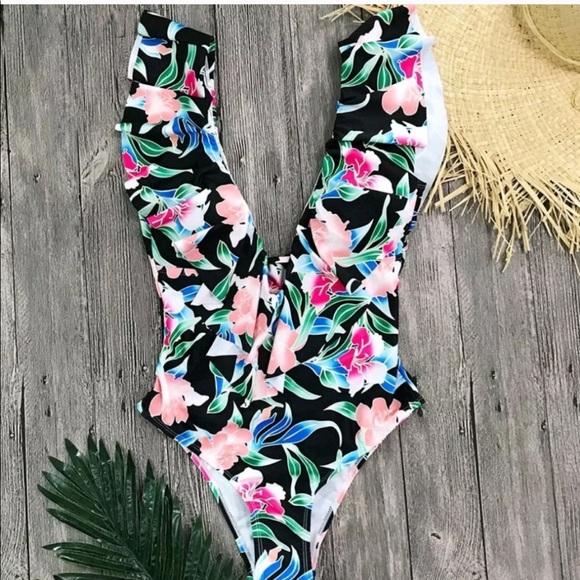 New! Floral one piece ruffle swimsuit - Picture 2 of 3
